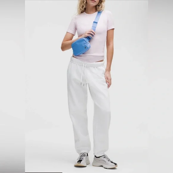 NWT Lululemon 1 Liter Belt Bag Blue - Picture 3 of 6